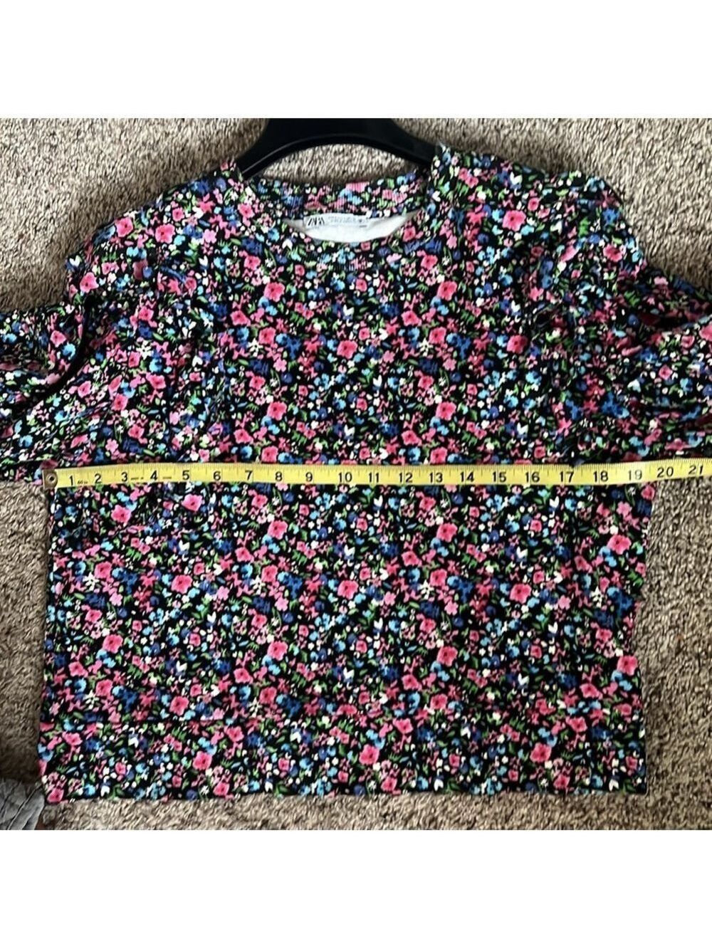 Zara top so pretty - Picture 3 of 7